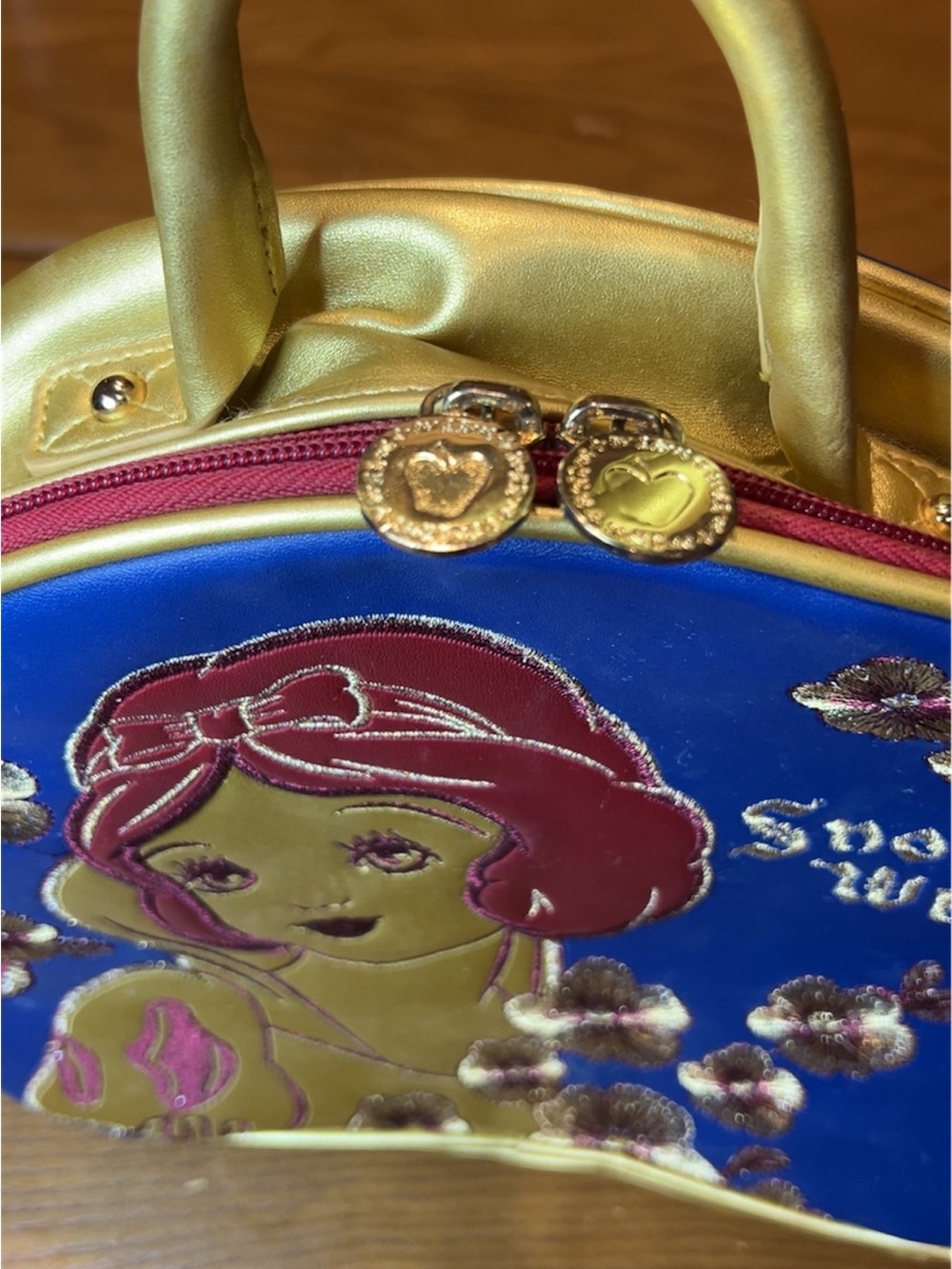 Disney 1937 Snow White Collection Makeup Bag Gold/Blue/Maroon Soft Embroidered - Picture 3 of 9
